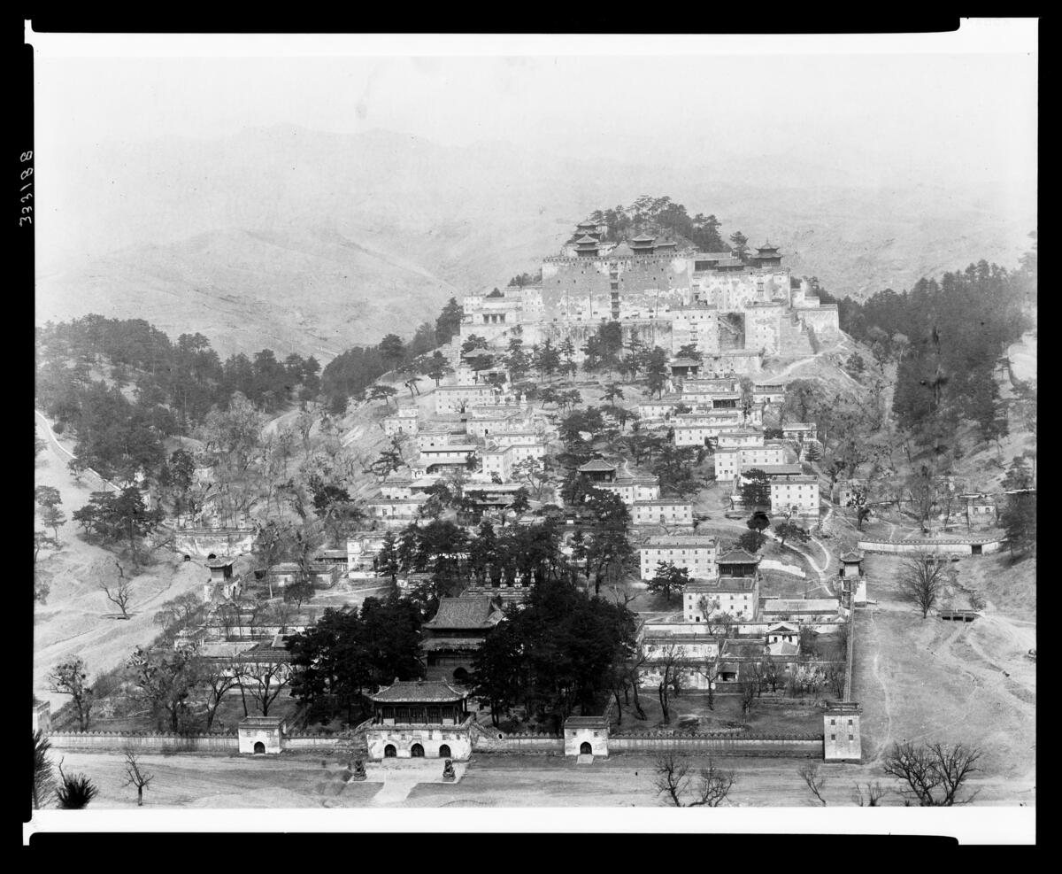 热河寺庙山景