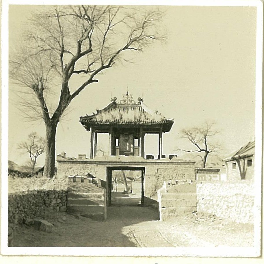潮河北岸八旗屋敷街入口楼门