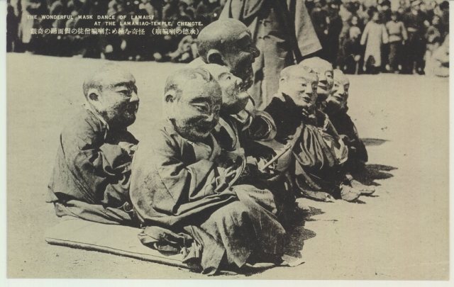 寺院法舞参与者坐像
