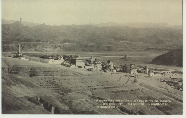 山地寺院远望