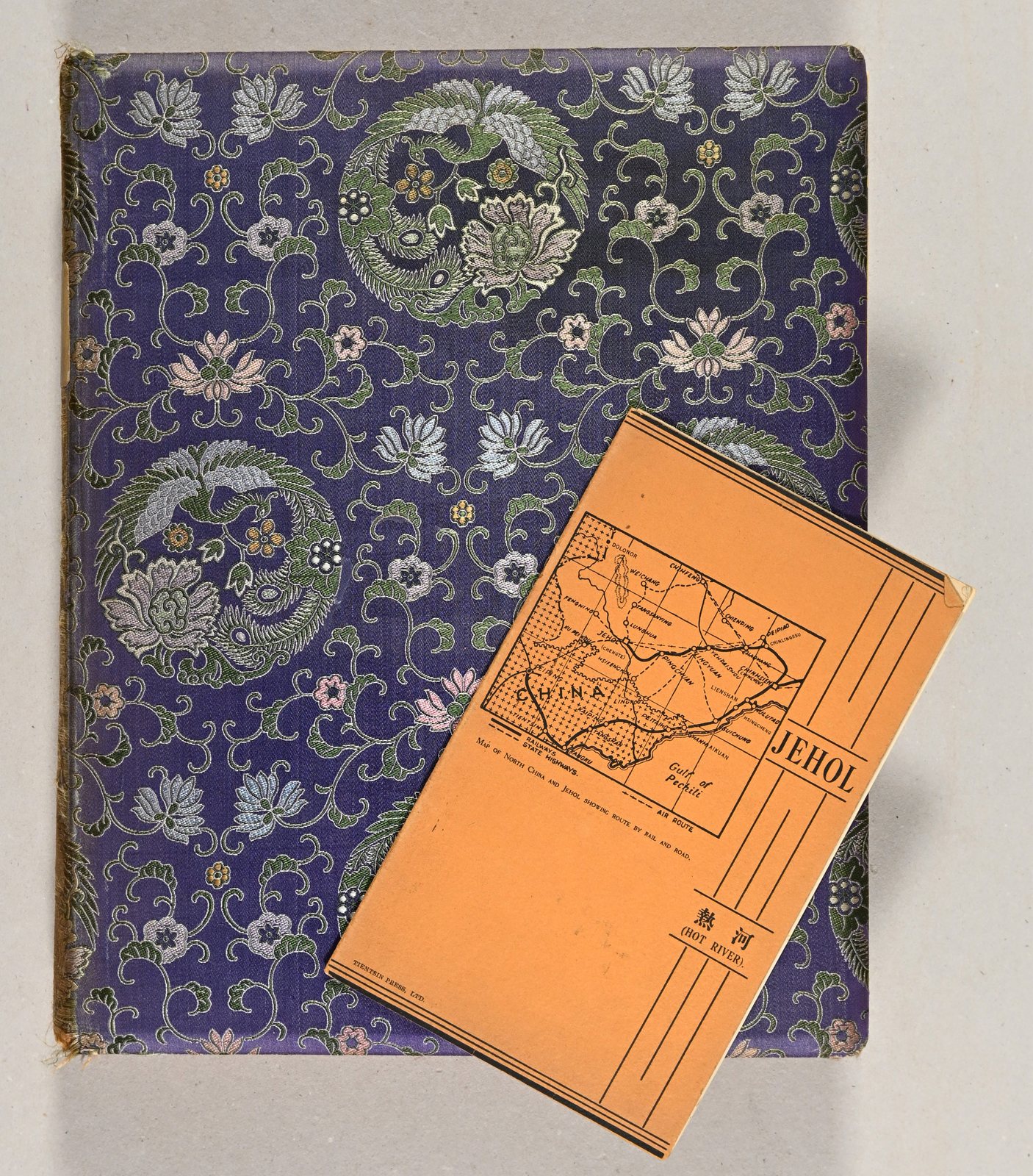 相册封面与20世纪30年代热河旅行指南（Album cover and 1930s Jehol travel guide）