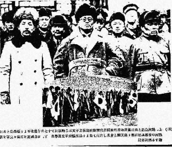人群中的军政人员