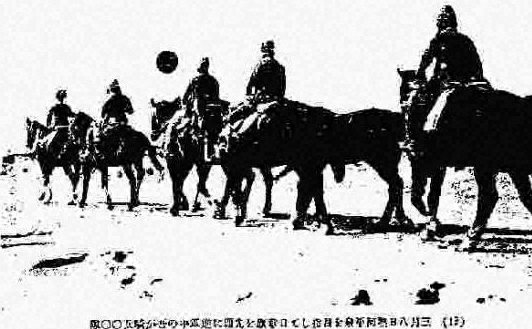 雪地中的骑兵队伍