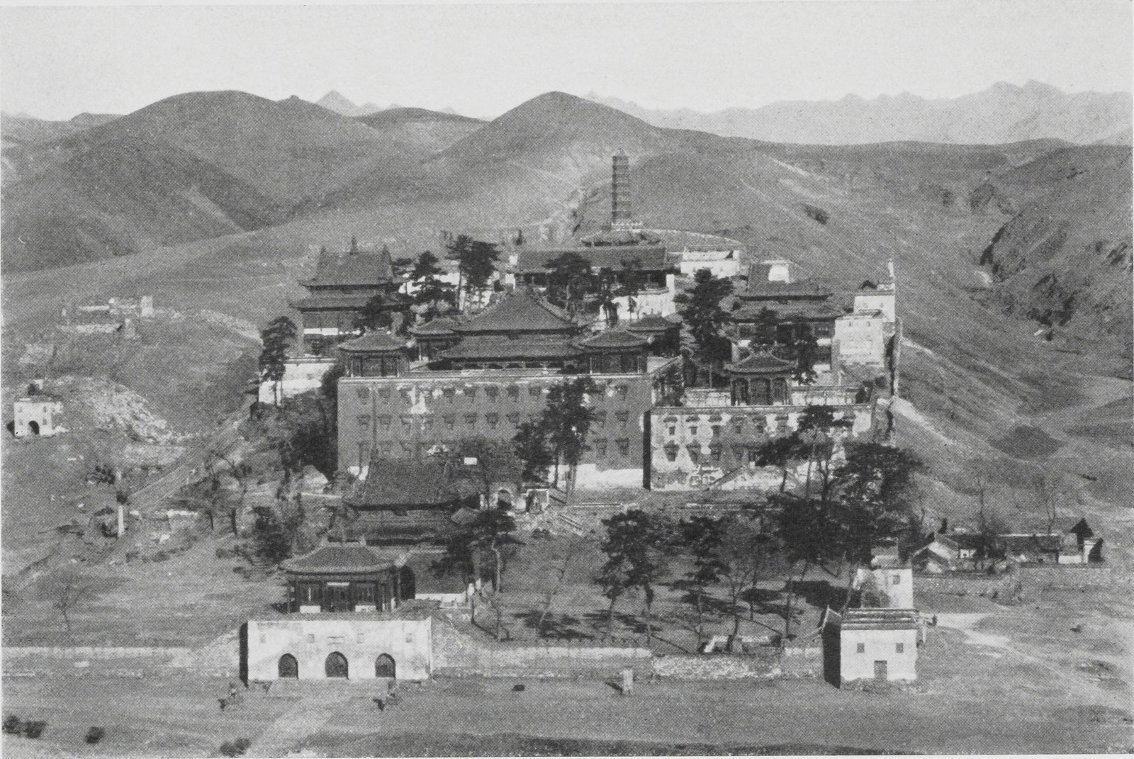 自避暑山庄所见须弥福寿之庙全景