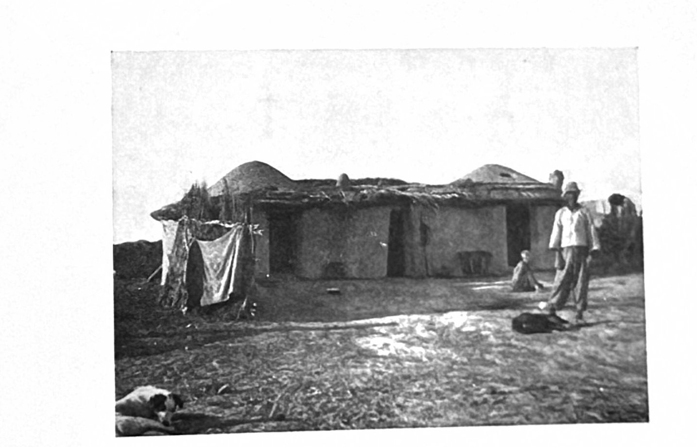 东翁牛特贝子府从蒙古包向汉人三开间住宅过渡的住房（一）