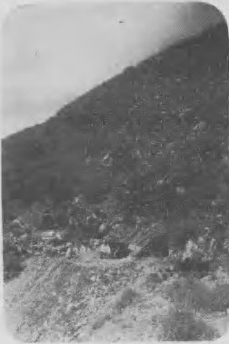 山坡与矿区地貌