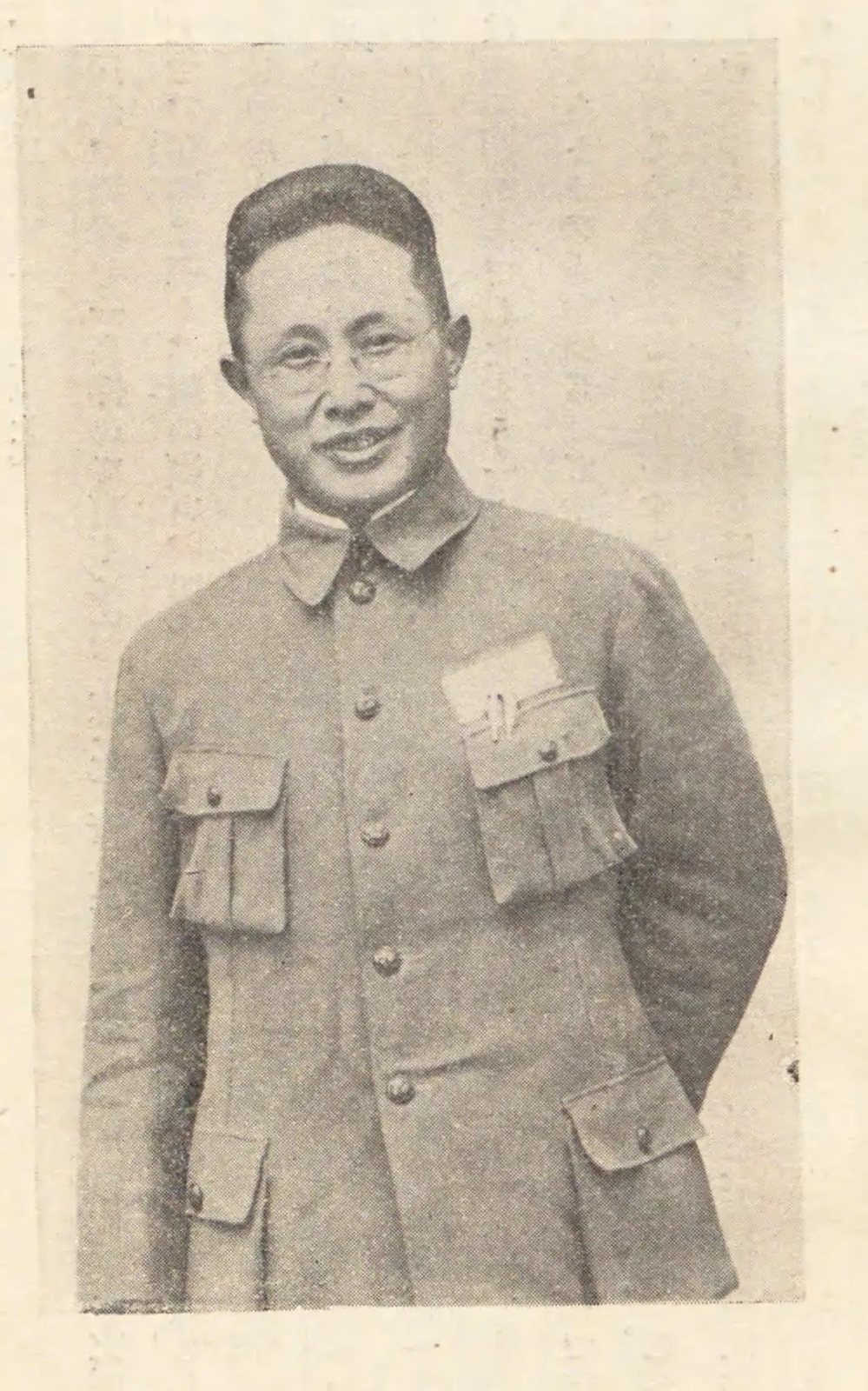 军装男子肖像