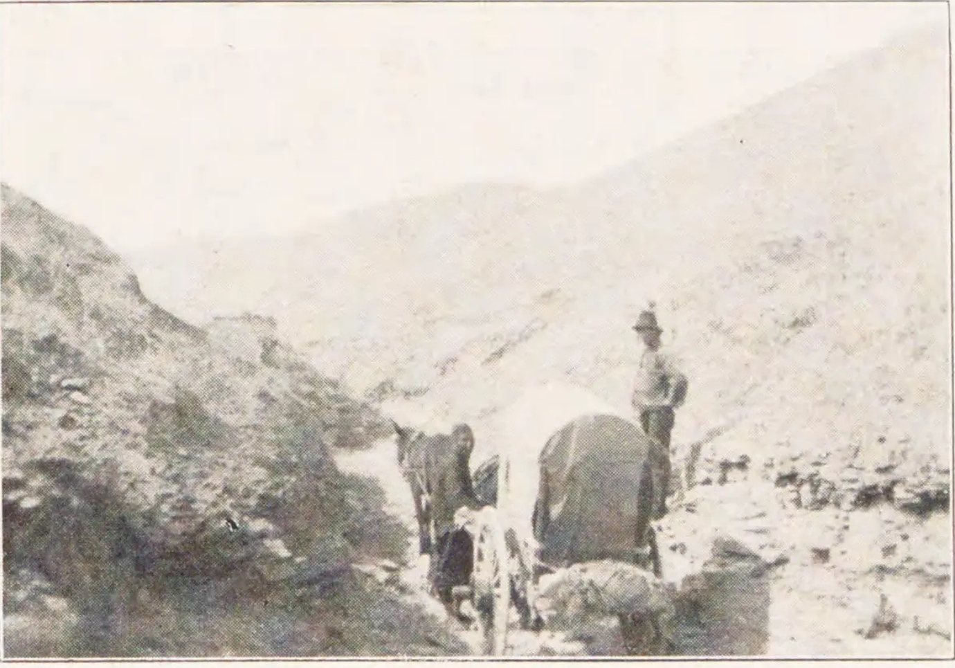 錦州―朝陽間道路(八家梁附近)