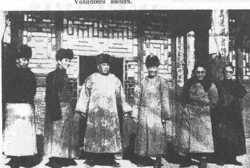 中央委员纪亮赴热慰劳合影