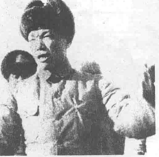 何遂向部队讲话