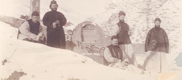 Winter Construction and Figures in the Snow at the Pijnbomen Mission
