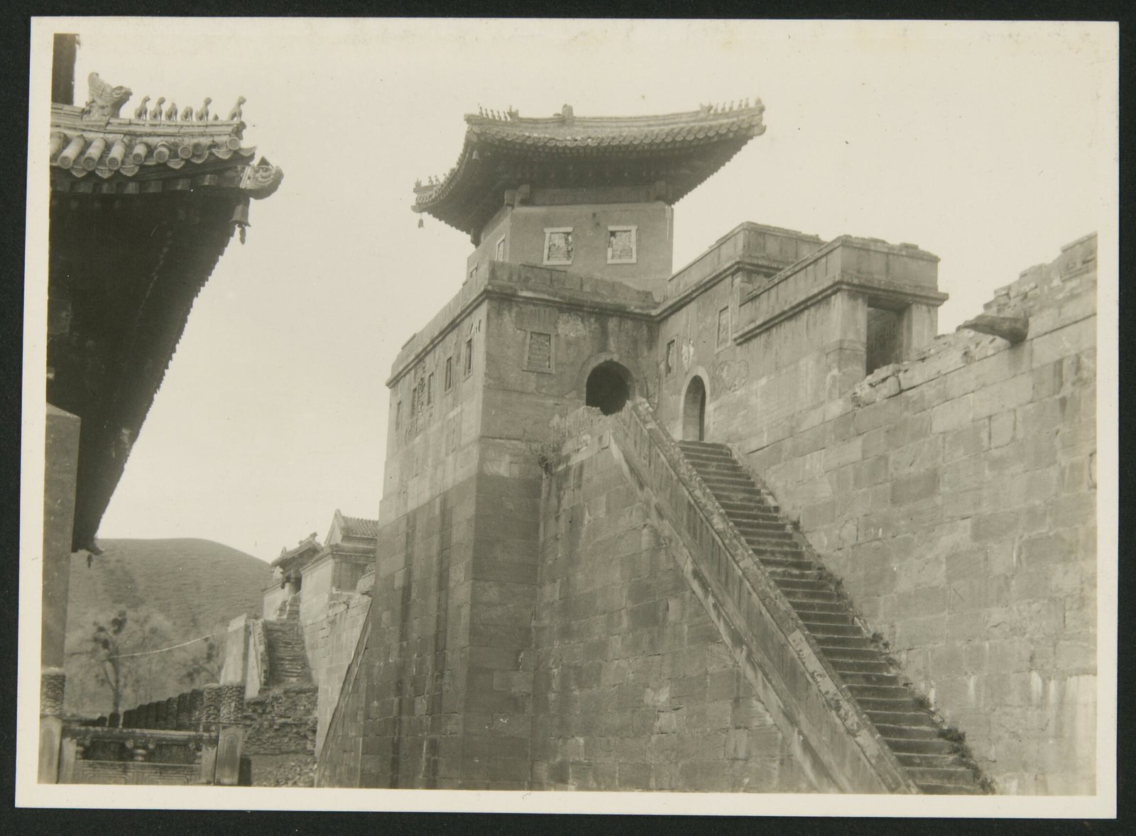 石阶与山门
