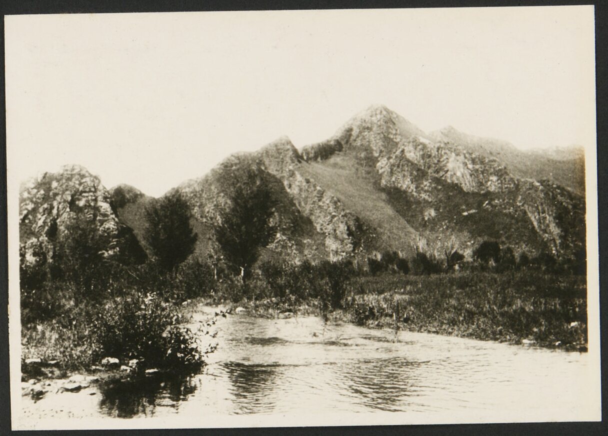 白塔子附近兴安岭水景