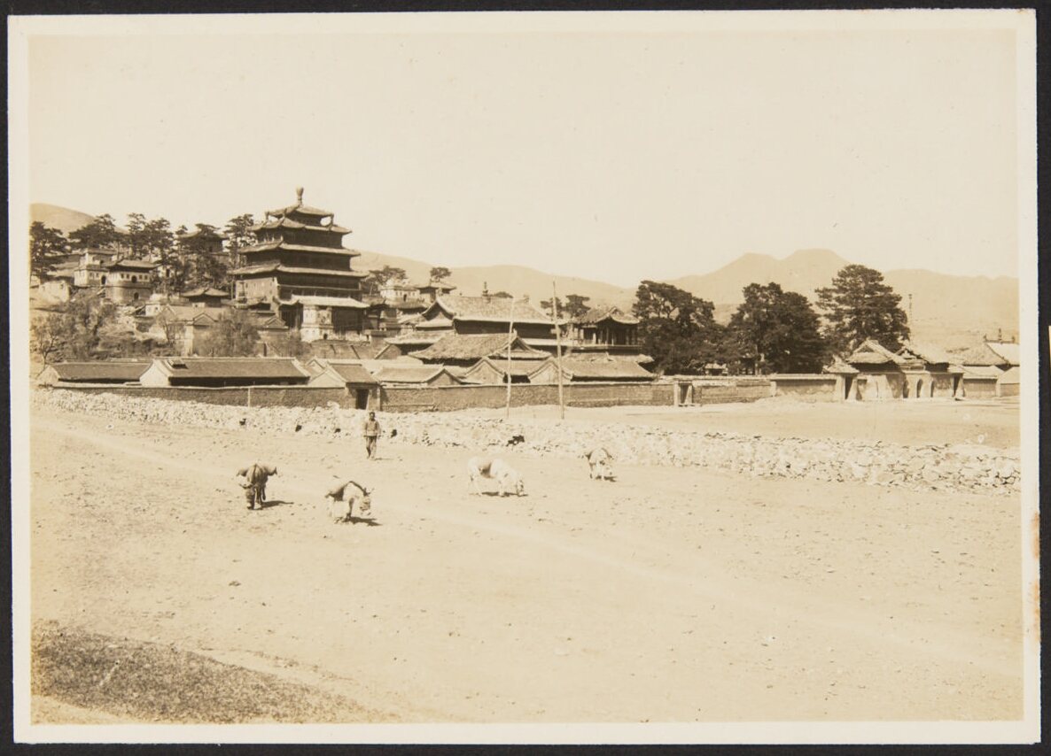 普宁寺远眺