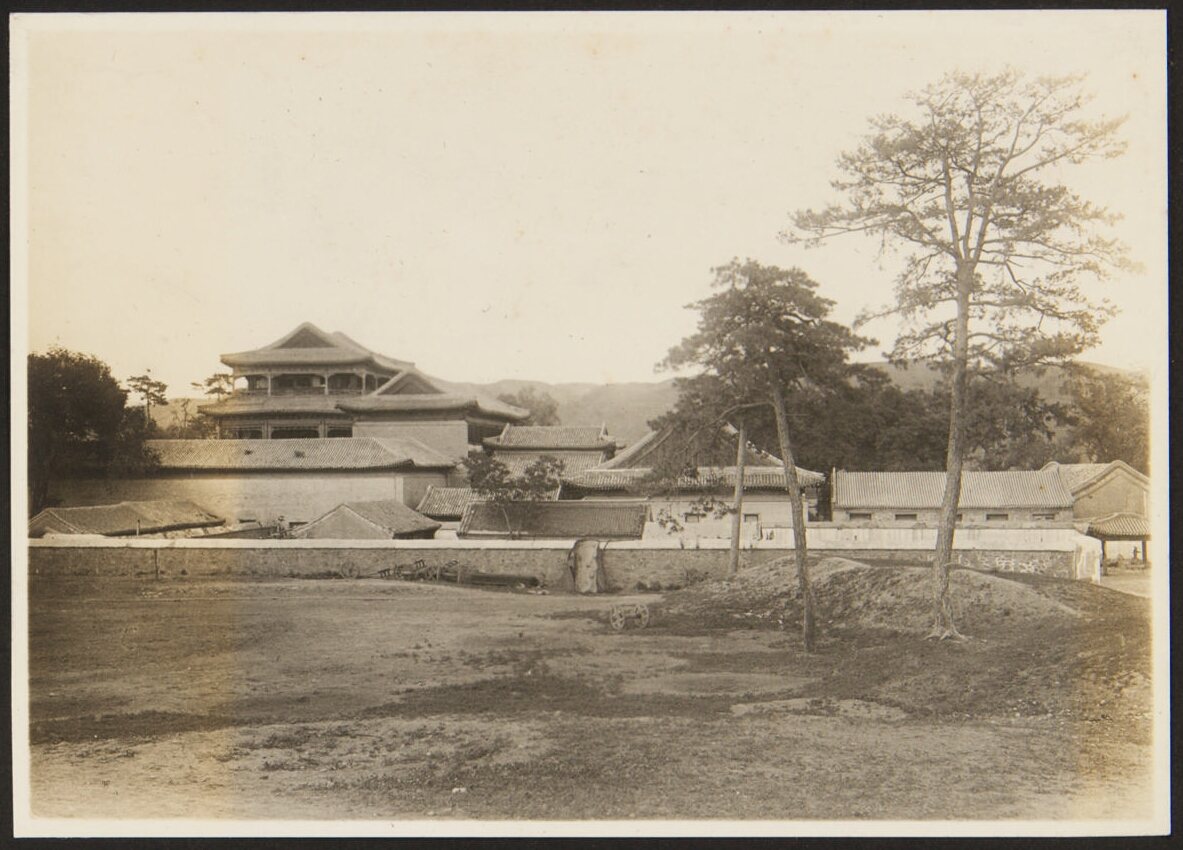 離宫側景 （热河省承徳）