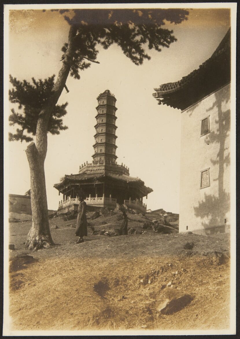 瑠璃仏塔 (热河省承徳)