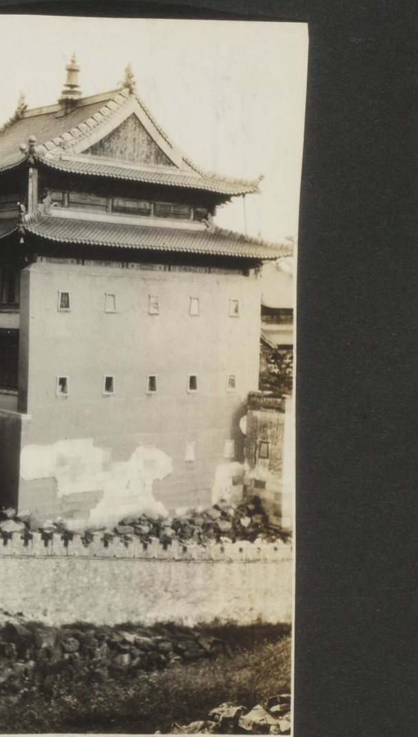 承德寺庙高台建筑（原册页签：JEHOL near PEKING；单图原题待考）