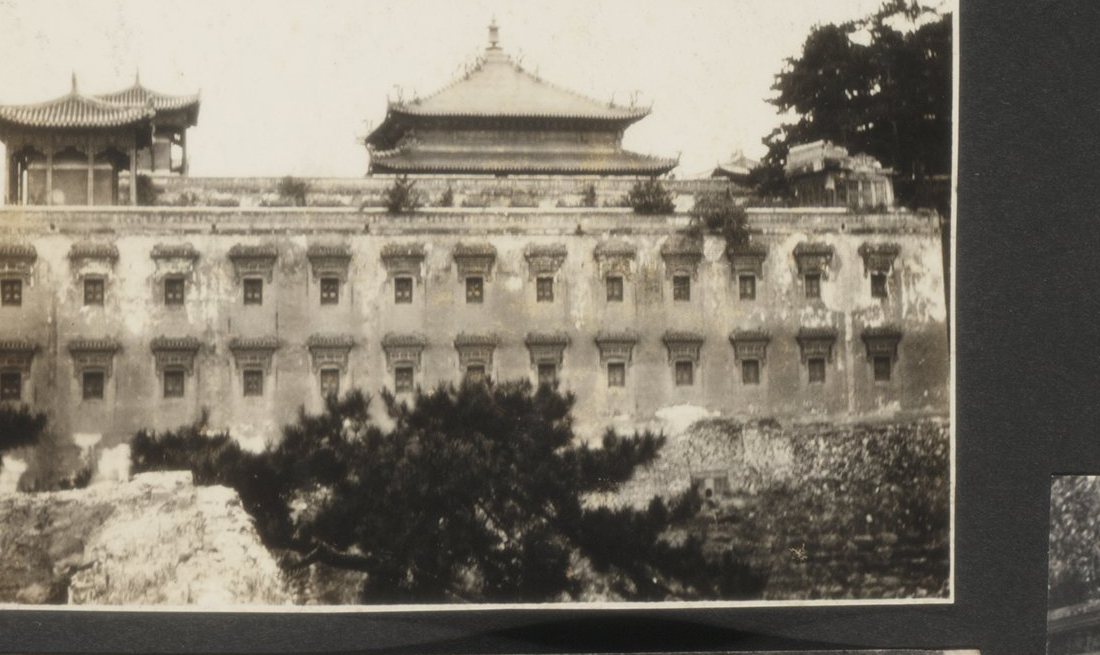 承德宫苑建筑(原册页签:JEHOL near PEKING;单图原题待考)