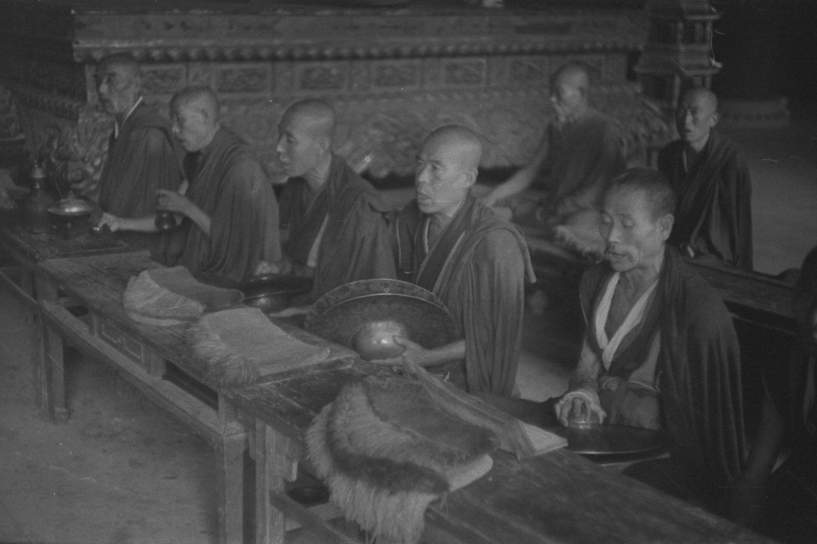 承德寺院中诵经的僧侣（二）