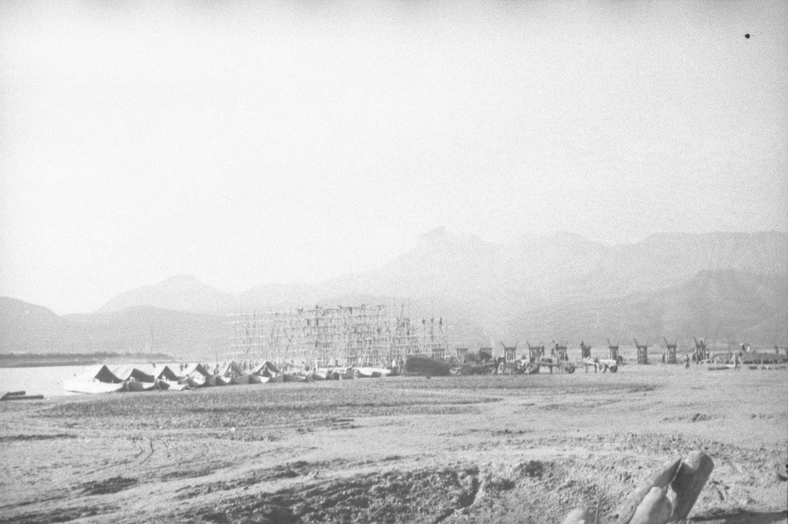 承德附近河上的构筑物