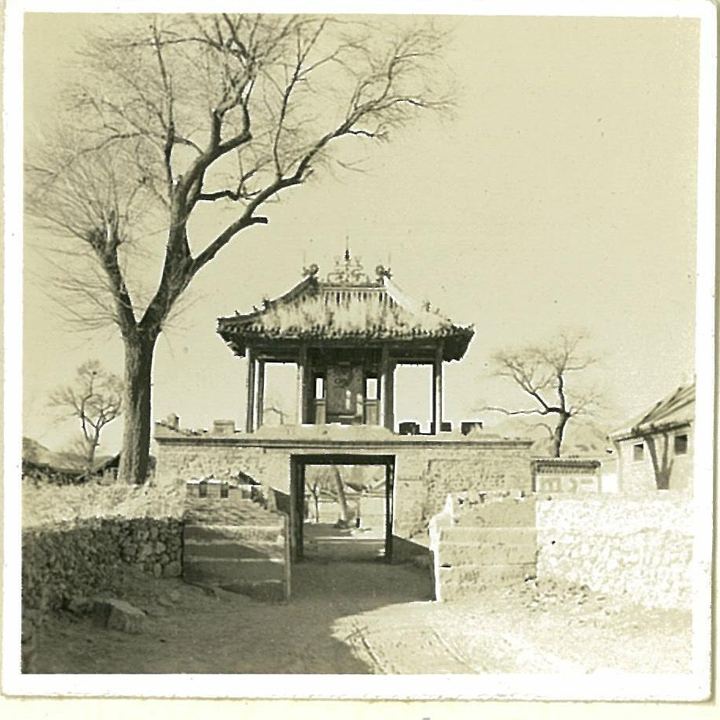 潮河北岸八旗屋敷街入口楼门