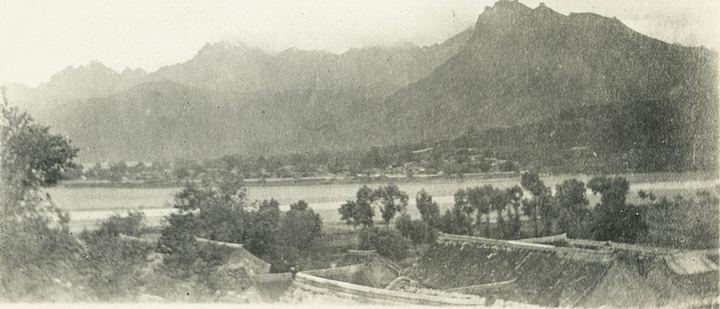 隔潮河眺望古北口对岸