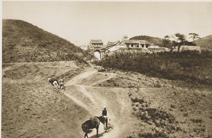 约1907年赴热河途中山道关隘建筑
