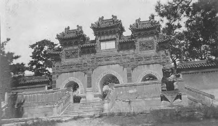 普陀宗乘之庙三券门坊（疑为琉璃牌坊）