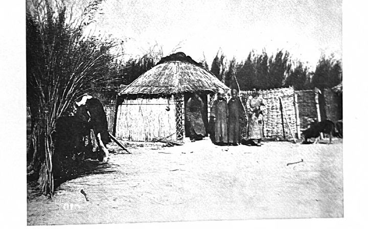 东翁牛特贝子府从蒙古包向汉人三开间住宅过渡的住房