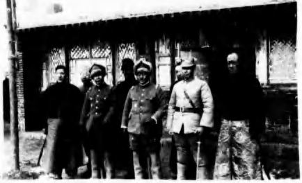 大滩会议后日中双方代表在谷支队司令部前合影