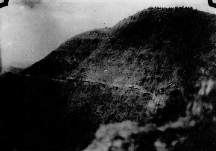 向胡家岭南方岩山攻击前进