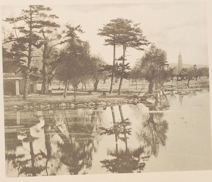 热河行宫园景与水面倒影