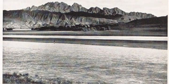 河滩与远山（二）