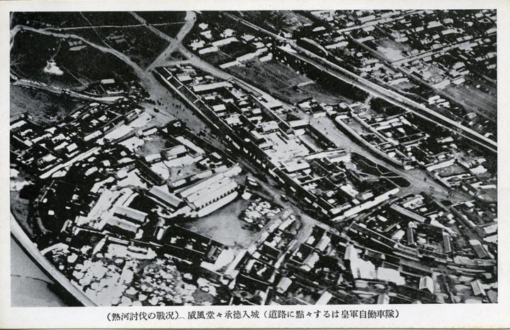 承德道路上的汽车队