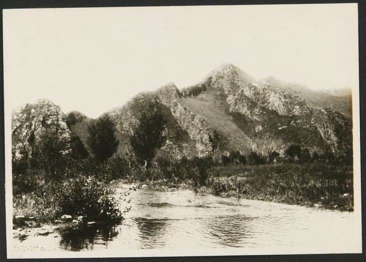 白塔子附近兴安岭水景