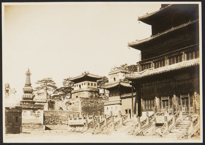 大乗之閣 (热河省承徳)