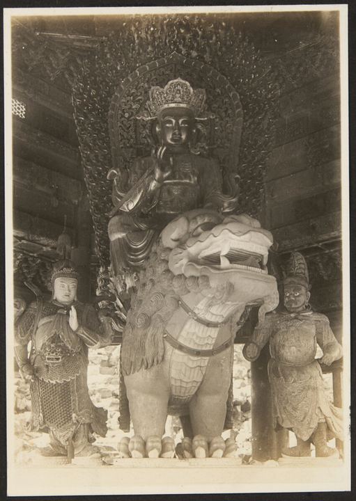 殊像寺骑怪狮佛像