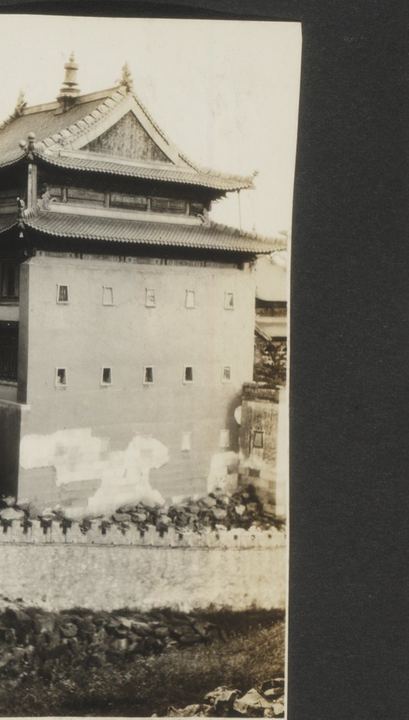 承德寺庙高台建筑（原册页签：JEHOL near PEKING；单图原题待考）