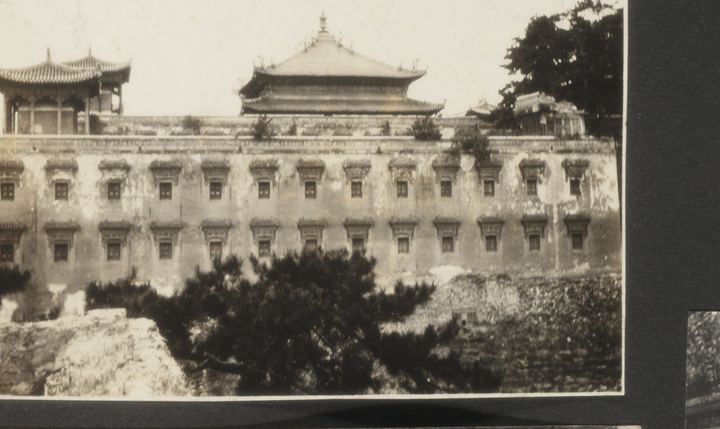 承德宫苑建筑(原册页签:JEHOL near PEKING;单图原题待考)